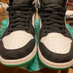 Air Jordan’s 1: 🖤💚💛 (used)